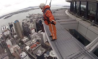 Veiligheidsschermen verhinderen het risico op vallen en de enige echte uitdaging is de vertigo.