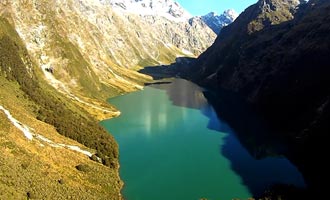 Volare sopra la Fiordland con elicottero ti permette di godere del paesaggio risparmiando tempo.