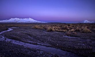 Tongariro Park heeft een droge grond in verband met vulkanische activiteit.