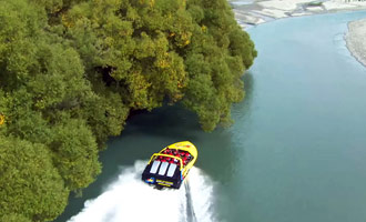 La compagnia battente jet Kjet è stata la prima del paese a organizzare viaggi a Queenstown.