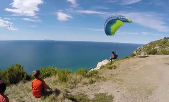Deze video laat u zien wat u kunt verwachten als u in Tauranga paragliding probeert.