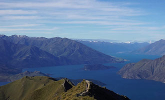 Er zijn veel wandelpaden die spectaculair uitzicht bieden op Lake Wanaka en Mount Aspiring National Park.