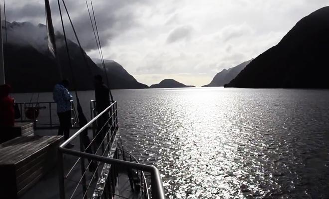 La visite du fjord coute moins cher en hiver, et vous pourrez admirer le paysage enneigé.