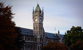 La tradition universitaire de Dunedin s'est imposée au fil du temps.
