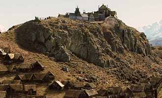 Gandalf arrive à Edoras avec Aragorn, Gimli et Legolas