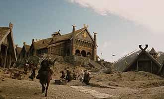 Gandalf traverse la plaine devant Edoras