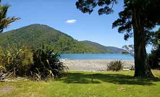Survol d'Okiwi Bay