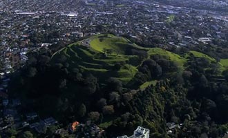 La région d'Auckland comporte de nombreux volcans éteints depuis plusieurs siècles.