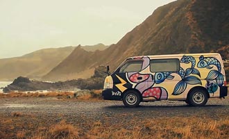 Le camping-car offre un maximum d'autonomie et le pays est très adapté à ce mode de transport.