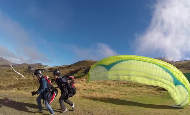 Un film consacré au parapente à Queenstown dans l'île du sud de la Nouvelle-Zélande.