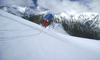 Ce reportage officiel présente toutes les activités de sports d'hiver que vous pouvez pratiquer durant vos vacances.