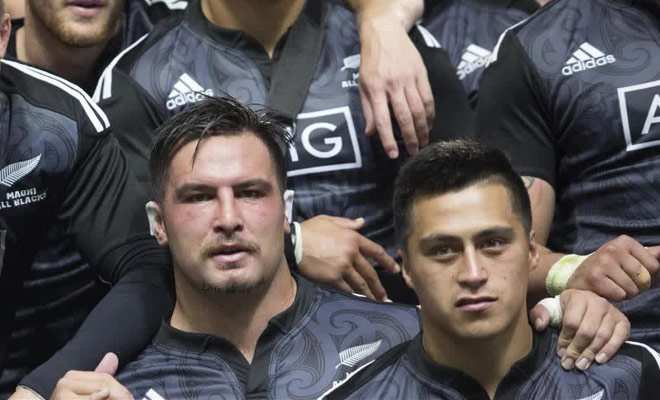 Voici un reportage incontournable pour découvrir les légendaires rugbymen de l'équipe des All Blacks qui font trembler la planète rugby.