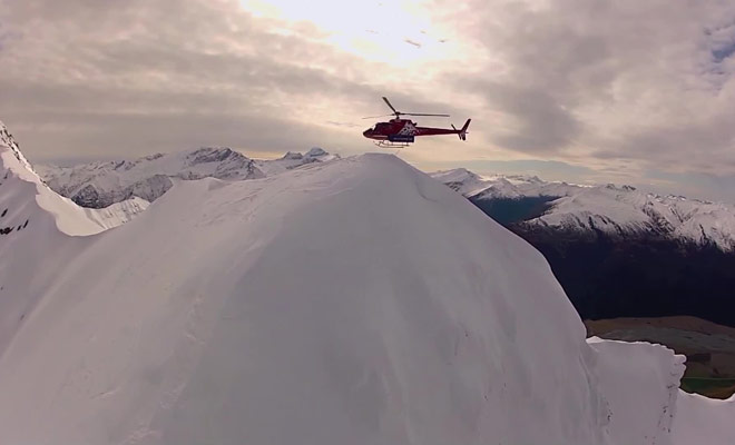 Le must du must consiste à se faire déposer au sommet d'une montagne pour la descendre en ski hors-piste.