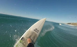 Une vidéo en caméra embarquée pour découvrir le surf en Nouvelle-Zélande.