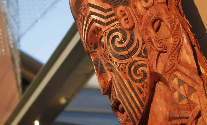 Voici une vidéo de présentation de Te Puia, qui est à la fois un parc géothermique et un centre culturel sur la culture Maorie.