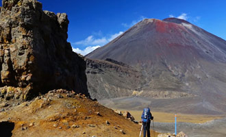 Ce sont surtout les volcans majestueux et inquiétants qui ont fait la réputation de cette grande randonnée d'une vingtaine de kilomètres.